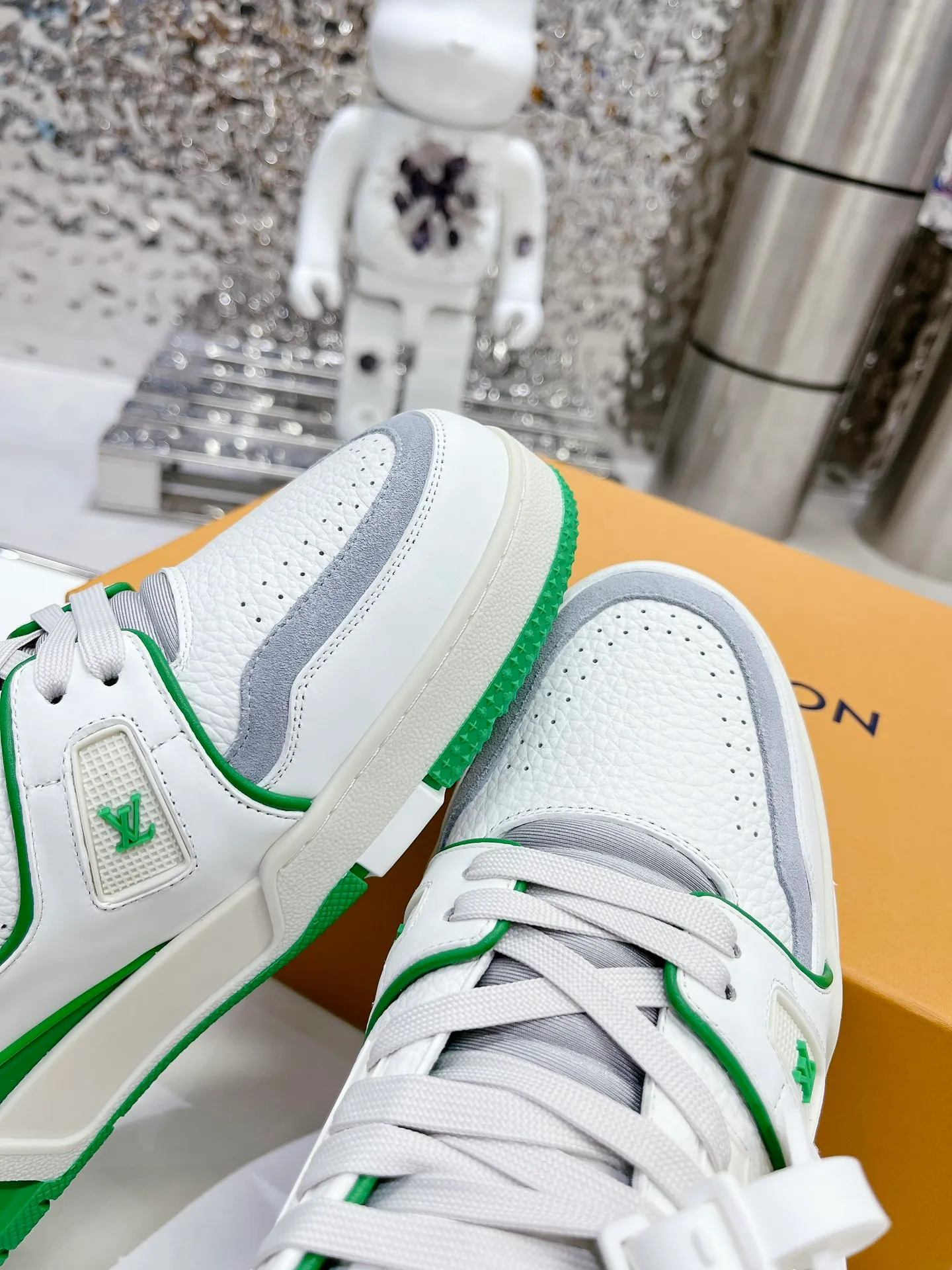 👟👟Ex-factory price 840👟👟 Women's Shoes Factory LV top version 2023 new model Purchasing quality LV~Louis Vuitton Lv TRAINER's best-looking sneakers, Donkey Brand strongly promotes new products, official website limited edition retro basketball sneakers! Both high-cut and low-cut products cost money to purchase an accurate 1:1 replica of the original version. The details are invincible and full of sincerity. The imported and customized original cowhide leather is the same as the original version. The details are 100% restored. The private model customizes the original one-piece T👟👟 ex-factory price U outsole. It is different from other brands. Without the original version, this effect cannot be achieved!    Men's and women's models 35-40 39-45 (45 and 46 are customized and cannot be returned or exchanged)